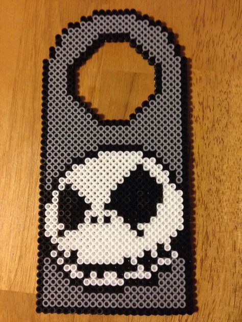 Nightmare Before Christmas Door Hanger Nightmare Before Christmas Melty Beads, Door Hanger Kandi Pattern, Perler Door Hanger, Nightmare Before Christmas Perler Beads, Perler Bead Door Hanger, Nightmare Before Christmas Door, Perler Beads Ideas, Christmas Perler Beads, Hamma Beads Ideas