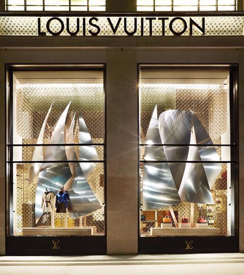 Faye Mcleod on Instagram: “Louis Vuitton Windows 2014. The art of window collaboration with the architect Frank Gehry. This was a truly magical moment in time,…” Display Tower, Window Architecture, Louis Vuitton Store, Frank Gehry, Metal Screen, Store Window, Moment In Time, The Architect, Store Front