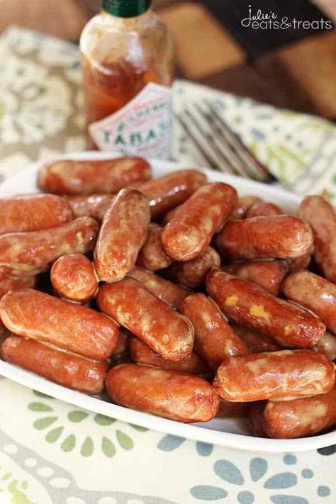 Crock Pot Kickin' Cheesy Beer Smokies ~ Your Favorite Smokies Loaded with Beer Cheese Sauce and Tabasco for a Kick! Crockpot Smokies, Rich Party, Football Foods, Sausage Bites, Beer Cheese Sauce, Tailgating Food, Tailgating Ideas, Small Bites Appetizers, Football Ideas