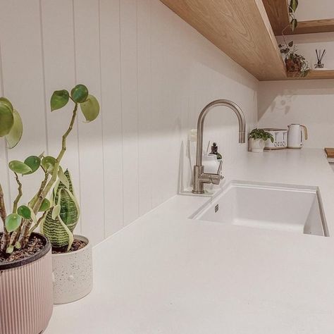 Franke Home Solutions | AU/NZ on Instagram: “WHITE SINKS! 🤍 Thinking about getting one? Do it. You WON’T be disappointed. 💯 📸: @ourhutleyhome” White Sink Kitchen, Franke Kitchen Sinks, Franke Kitchen, White Kitchen Sink, Sink Kitchen, Home Solutions, Instagram White, White Sink, Kitchen Sinks