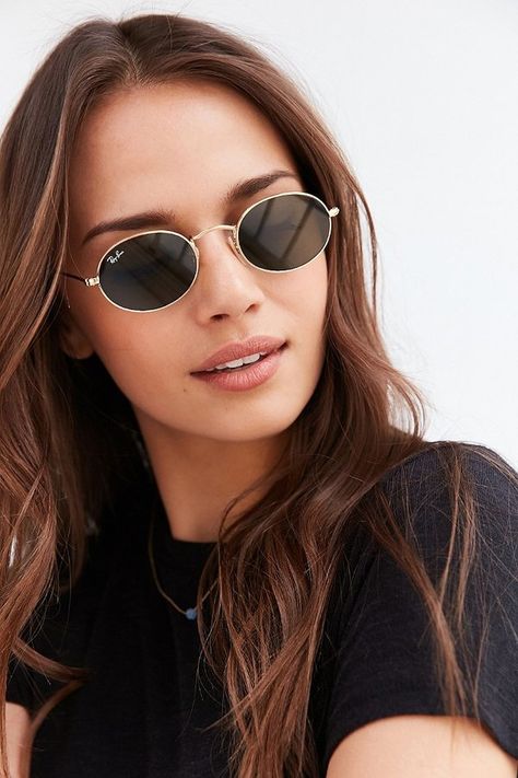 Chic Oval Flat Lens Sunglasses Urban Outfitters Sunglasses, Ray Ban Sunglasses Women, Style Année 90, Ray Ban Wayfarer, Ray Ban Glasses, Ray Ban Aviator, Sunglasses Style, Man Ray, Milan Fashion Weeks