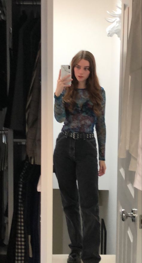 Black Mesh Top Outfit Aesthetic, Pants Bar Outfit, Indie Night Out Outfit, Black Jeans Outfit Night Out, Concert Outfit Black Jeans, Indie Party Outfit, Mesh Top Outfit Grunge, Hozier Outfit Concert, Grunge Night Out Outfits