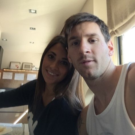 Messi And Antonella, Lionel Messi Wife, Messy Girl Aesthetic, Messi And Wife, Messi Art, Antonella Messi, Sports Drawing, Wallpaper Sport, Messi Quotes