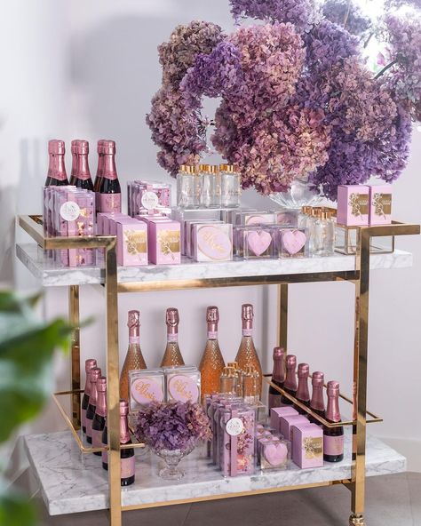 Bridal Shower Decorations Diy, Big Company, Birthday Dinner Party, Bar Cart Styling, Rose Gold Party, Purple Party, Wedding Color Inspiration, Pink Wine, Brunch Wedding