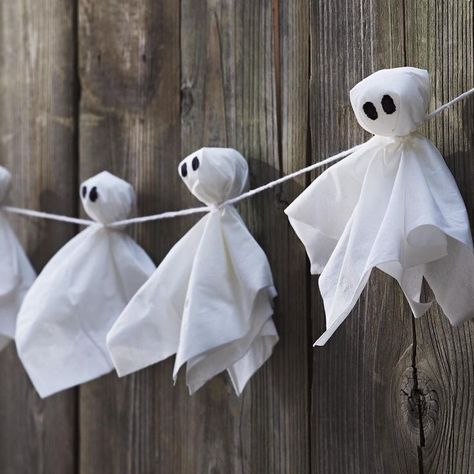 Hallowen Decoraciones Outside, Halloween Simple Decor, Simple Halloween Diy Decor, Heloween Decoration Diy, Diy Simple Halloween Decorations, Halloween Simple Decorations, Hellowin Decoration, Ideas Para Halloween Decoration, Hallowen Decoraciones Diy