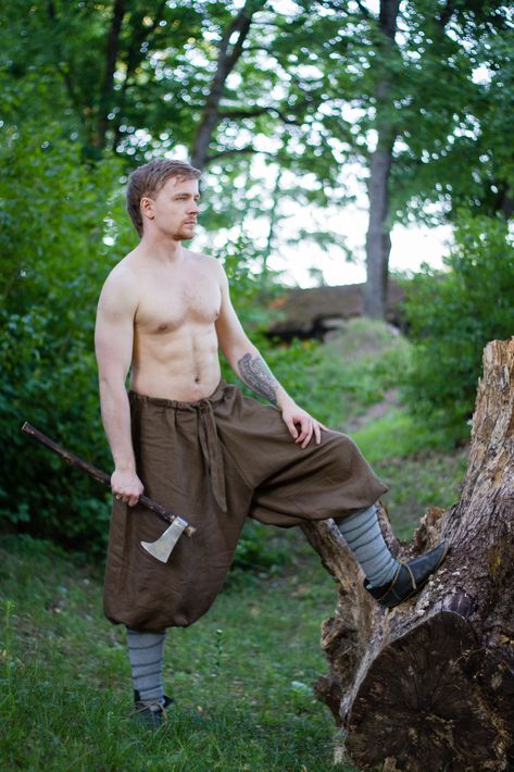 Medieval Clothing Men, Viking Pants, Medieval Pants, Viking Clothes, Larp Inspiration, Nomad Clothing, Gesture Drawings, Clothes Simple, Medieval Cloak