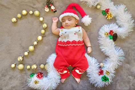 2nd month milestone photography. December 6th: 2nd Month - Christmas theme- Baby Santa. By:Self credit 😜 🎅🏻🎄 December Baby Month Picture, 2nd Month Baby Photo Shoot, Christmas Theme Photoshoot, Christmas Theme Baby Photoshoot, 5 Month Baby, 8 Month Baby, 2 Month Baby, 1 Month Baby, Christmas Baby Pictures