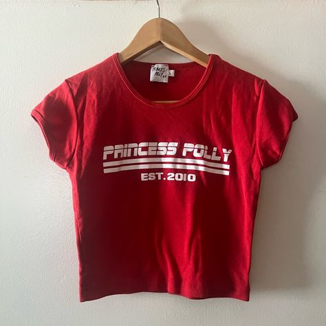 Princess Polly Red Baby Tee ! Cap Sleeve Crewneck Racer Exclusive Tee From Los Angeles Popup Fits Size S-L Never Worn! Red Tshirt Outfit, Red Baby Tee, Cute Baby Tees, Baby Tee Outfit, Baby Tees 90s, Wishlist Christmas, Y2k Hair, Thrift Inspo, Outfit Styles