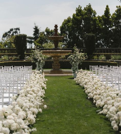 A Beverly Hills dream wedding 🤍 Vendors below: Planning & Design Somni Events @somnievents Photography Lauren Alatriste @laurenalatriste Catering Contemporary Catering @contemporarycatering Bar Liquid Catering @liquid.catering Videography The Cardonas @thecardonas BTS Content Creator @btsbysonja Floral Dogwood Florals @dogwood.florals Rentals MTB Event Rentals @mtb_event_rentals Luxe Linens @luxe_linen Casa de Perrin @casadeperrin Music Organic String Quartet @organicstringquartet DJ and Li... Old Money Brunette, Blonde Hair Highlights, Old Money Wedding, Italian Inspired Wedding, Greystone Mansion, Fashion Date Night, Money Wedding, Nails Beach, Date Night Makeup