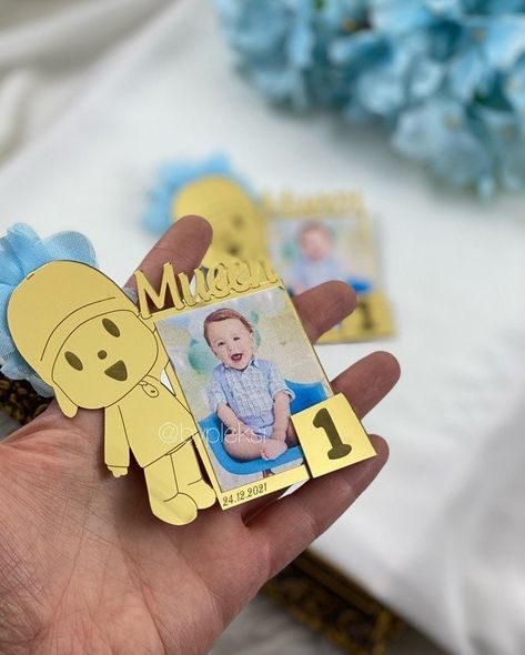 Pocoyo Birthday Party, Mirror Favors, Mickey Mouse Favors, Pocoyo Birthday, Disney Party Favor, Mdf Ideas, Party Photo Frame, Ideas Bautizo, First Birthday Favors