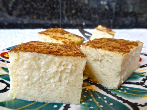 Favorite greek desert farina cake! Farina Recipe, Old Family Recipes, Mediterranean Desserts, Greek Sweets, Greek Desserts, Greek Cooking, Greek Dishes, New Country, Köstliche Desserts