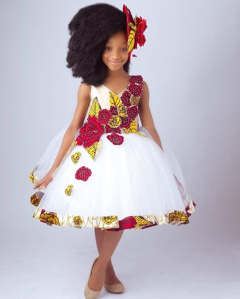 My Afro Caribbean Wedding & Events | #MotherandDaughter DIVINE bond. . How gorgeous are these Mommy and me custom made outfits. So different. #Familygoals. El O Vee Ee from… | Instagram Baby African Clothes, Ankara Styles For Kids, Kitenge Dress, Ankara Blouse, Kitenge Designs, Ankara Tops, Ankara Gowns, African Dresses For Kids, Ankara Gown