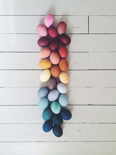 Naturally dyed Easter eggs Dyed Easter Eggs, Naturally Dyed Easter Eggs, Egg Dye, Easter Egg Dye, Easter Inspiration, Deco Originale, Easter Eggs Diy, Spring Holidays, Easter Time