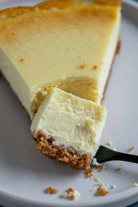 So gelingt der perfekte New York Cheesecake - cremig & abgöttisch lecker Original Cheesecake Recipe, Newyork Cheesecake, Cake Recipes Without Oven, Easy Vanilla Cake Recipe, New York Style Cheesecake, The Cheesecake Factory, Cake Recipes Easy Homemade, Dessert Simple, Classic Cheesecake