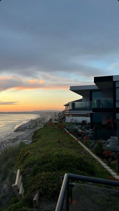 Malibu Apartment, Malibu Houses, Malibu Aesthetic, House In Malibu, Nobu Malibu, Mansion Aesthetic, Malibu House, Malibu Mansion, Malibu Homes