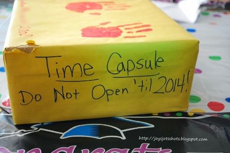 Time Capsule Craft, Kindergarten Time Capsule, Kindergarten Graduation Ideas, Graduation Kindergarten, Graduation Poems, Diy Cupcake Stand, Graduation Photo Frame, Graduation Songs, Graduation Book