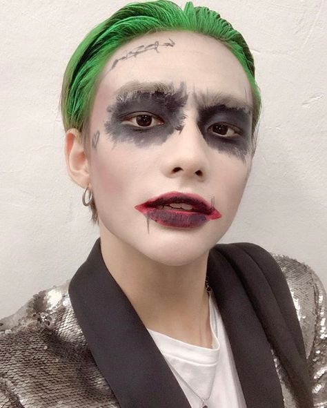 Hyunjin joker Kim Woo Jin, Joker Makeup, Couples Retreats, Hwang Hyunjin, Crazy Kids, Kids Pictures, Halloween Kids, Lee Know, Halloween Makeup