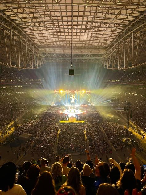 NRG Stadium Houston, TX 22 April 23 Nrg Stadium Houston, Stadium Concert, Formation Tour, Nrg Stadium, Metlife Stadium, Fall Break, Concert Aesthetic, Stadium Tour, Venue Ideas