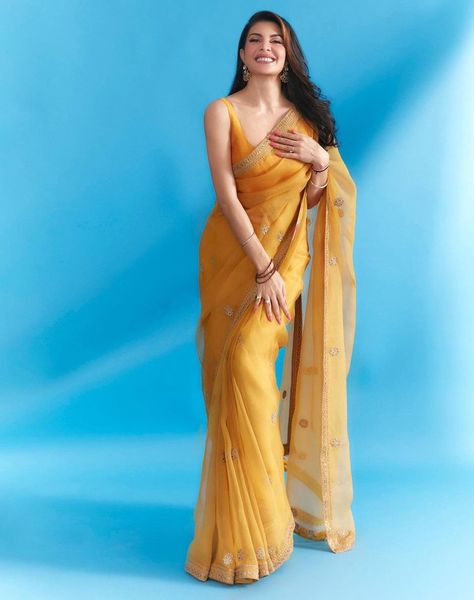 Mehandi Outfits Bridesmaid, Yellow Sarees, Bollywood Love, Indian Memes, Sarees For Girls, Simple Saree Designs, Fancy Sarees Party Wear, Saree Poses, Simple Sarees