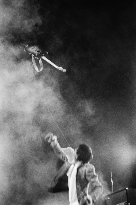 Rock And Roll Aesthetic, Keith Moon, Flint Michigan, Rock Aesthetic, Behind Blue Eyes, Pete Townshend, Air Photo, Old Rock, Live Rock