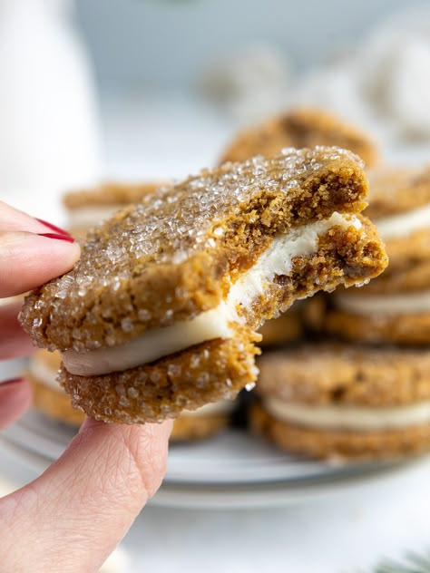 Gingerbread Sandwich Cookies, Delicious Buttercream Frosting, Christmas Trays, Gingerbread Cookie Dough, Cookie Sandwich Recipes, Christmas Bakes, Christmas Cookie Box, Scooby Snacks, Ginger Bread Cookies Recipe