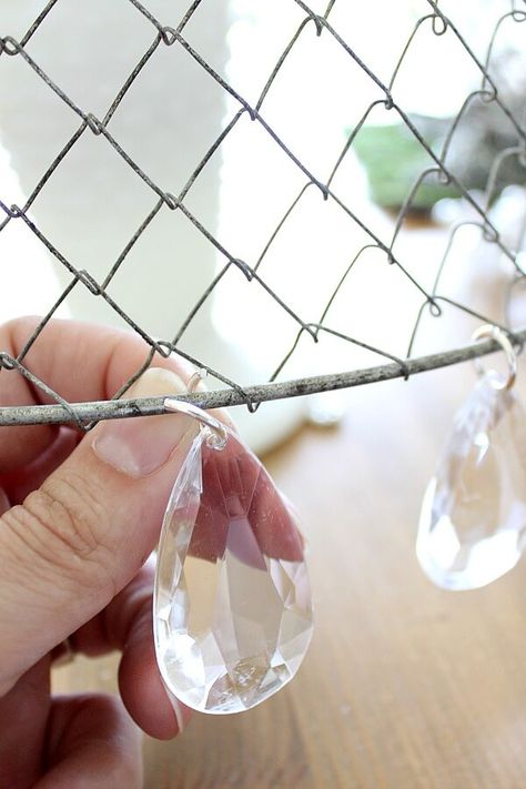 DIY Chandelier: This blogger takes an ordinary mesh basket and turns it into something stunning! Wire Basket Light Fixture Diy, Farmhouse Wire Baskets Decorating Ideas, Easy Diy Light Fixtures, Diy Fake Chandelier, Ceiling Fan Chandelier Diy, Diy Crystal Chandelier Ideas, Diy Chandelier Ideas Upcycling, Fake Chandelier, Diy Crystal Chandelier