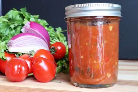 Fresh and Easy Mango Salsa – Great for Canning Mango Salsa Canning Recipe, Tomato Salsa Canning, Mango Tomato Salsa, Salsa Pasta, Salsa With Canned Tomatoes, Salsa Canning Recipes, Harvest Garden, Veggie Salads, Canning Salsa