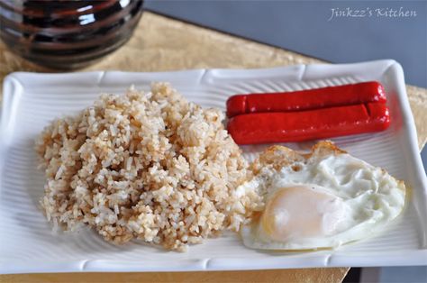 Super tasty, and so quick! (ate it minus the hot dogs...) Hot Dogs And Rice, Filipino Garlic Fried Rice, Filipino Breakfast, Garlic Fried Rice, Asian Rice, Garlic Rice, Weekday Breakfast, Cooked Rice, Filipino Dishes