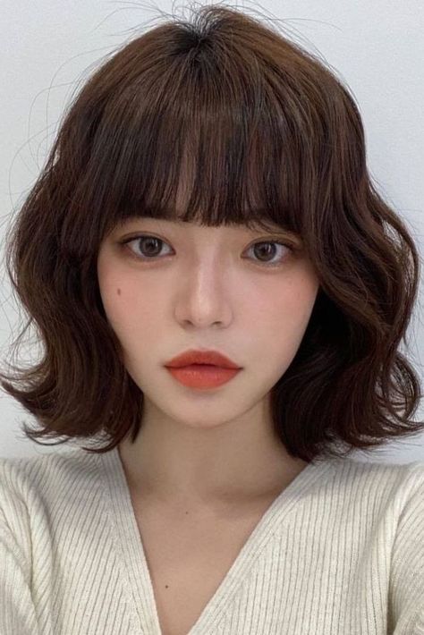 Korean Perm Short Wavy Hair, Korean Short Wavy Hair, Korean Wave Perm Short Hair, Short Curled Hair With Bangs, Short Wavy Perm, Wave Short Hairstyles, Wavy Short Hair With Bangs, Short Brown Hair With Bangs, Waves In Short Hair