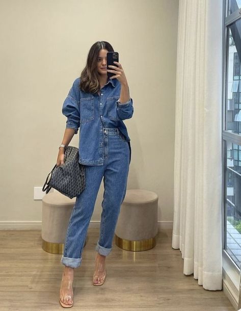 Construction Job Site Outfit Women, Fancy Mom Outfit, Honolulu Outfit Ideas, Look Total Jeans, Casual Mexico Outfit Ideas, Full Denim Outfit Women, Mid Size Spring Outfits 2024, Spring In Europe Outfits, Basic Chic Outfit