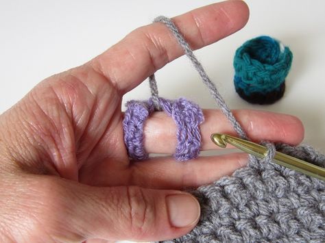 This free crochet pattern isn't just a stylish accessory, it's a crochet tension tool! Crochet Ring Patterns Free, Crochet Yarn Tension Ring, Crochet Yarn Guide Ring, Yarn Tension Ring Diy, Crochet Tension Ring Diy, Crochet Rings Patterns Free, Crochet Tension Ring, Crochet Ring Patterns, Angels Crochet