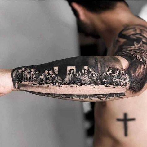 Encuentra más tatuajes de Jesús en Fotos de Tatuajes. #Jesús #Cristo #Tatuajes The Last Supper Tattoo, Christian Tattoos Men, Jesus Tattoo Sleeve, Religous Tattoo, Voll Arm-tattoos, Tato Maori, Armband Tattoos For Men, Catholic Tattoos, Biblical Tattoos