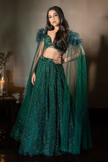 Buy Emerald Green Net Hand Gemma Geometric Lehenga With Cape Sleeve Blouse For Women by Isa By Dolly Wahal Online at Aza Fashions. Green Indian Outfit, Emerald Green Lehenga, Lehenga Green, Dress Stitching, Bridesmaid Photoshoot, Sangeet Outfit, Lehenga Pattern, Indian Outfits Lehenga, Lehenga Designs Simple