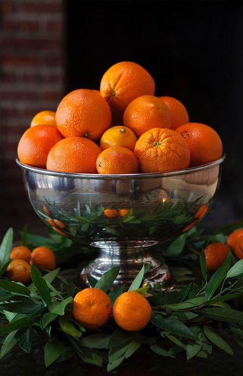 Bowl of oranges Vegetable Photography, Fruit Bowl Display, Citrus Baby, Southern Christmas, Entertaining House, Orange Christmas, Baby Shower Brunch, Christmas Tablescape, Sukkot