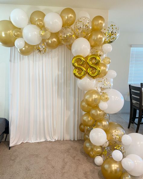 Different size balloons - white, gold, and gold confetti White And Gold Balloon Garland, Gold Balloon Garland, Prom Decorations, Balloons White, Gold Birthday Decorations, Prom Decor, White Balloons, Gold Confetti, Gold Balloons