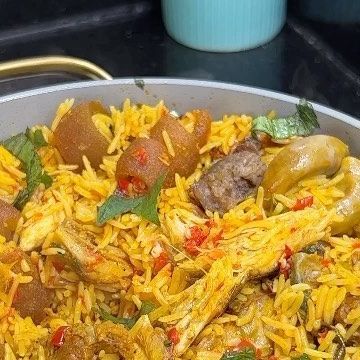 Temmy’s Kitchen on Instagram: "Village Rice / Native Rice Happy Sunday 😂🥰 - 𝐈𝐧𝐠𝐫𝐞𝐝𝐢𝐞𝐧𝐭𝐬 Basmati Rice (any rice of choice) Pepper mix (Tatashe 70% Scotch bonnet 30%) Onions Blended crayfish Seasoning Salt Protein (any protein of choice) Dry prawn Beef Assorted Kpomo Smoked Mackerel . Credit; @temmys_kitchen . . . Follow us @temmys_kitchen2 for more exciting and delicious recipes ❤️ . . . #temmyskitchen#villagerice#nativerice#basmativillagerice#foodie#foodporn ." Native Rice, Smoked Mackerel, Seasoning Salt, African Recipes, Scotch Bonnet, Rice Ingredients, Basmati Rice, African Food, Rice Recipes