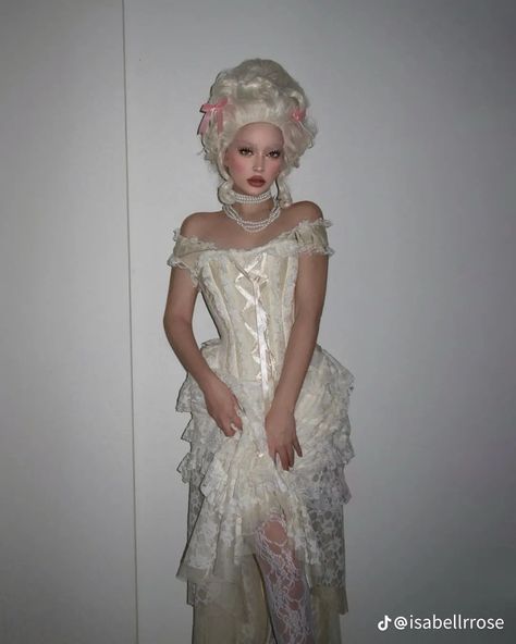 Rococo Themed Party, Rococo Party, Marie Antoinette Costume Halloween, French Aristocrat, Marie Antoinette Aesthetic, Marie Antoinette Party, Marie Antoinette Costume, Halloween Coquette, Birthday Aesthetic