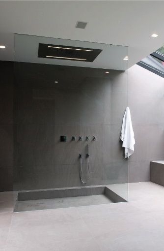 douche italienne Unique Bathroom Design, Bathroom Showers, Real Estat, Unique Bathroom, Hus Inspiration, Bad Design, Contemporary Bathrooms, Shower Stall, House Bathroom