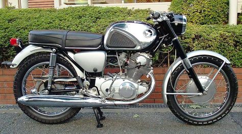 37 1961 Honda CB72 | tasio205 | Flickr Old Honda Motorcycles, Honda Cb Series, Honda Cycles, Moter Cycle, Classic Honda Motorcycles, Ducati 748, Motor Klasik, Vintage Honda Motorcycles, Japanese Motorcycle