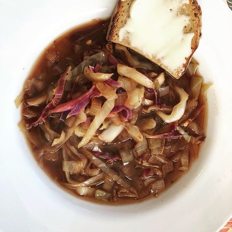 French Onion Cabbage Soup, Pasta Puttanesca, Onion Soup Recipes, Gluten Free Sourdough, Cabbage Soup Diet, Filling Dinner, Soup Diet, Onion Recipes, Grass Fed Butter