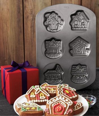 ginger bread house pan. Molded Cookie Recipe, Gingerbread Cookie Dough, Cookie Pan, Wilton Cake Pans, Gingerbread House Cookies, Festive Cookies, Gingerbread Recipe, Cookie Mold, Gingerbread Cake