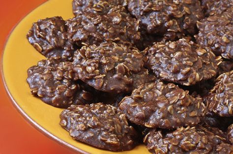 I got this recipe from a high school friend. These take only 10 minutes to make and have saved me countless times when hungry boys unexpectedly descend on my house. Best No Bake Cookies, Chocolate Oatmeal Cookies, Peanut Butter No Bake, Cocoa Cookies, Chocolate Peanut Butter Cookies, Baking Recipes Cookies, Chocolate Oatmeal, Peanut Butter Oatmeal, Chocolate Chip Recipes