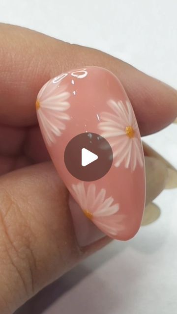 Nail Flower Tutorial, Nail Art Trend 2024, Simple Flower Nail Art Tutorial, Nail Flower Tutorial Step By Step, Flower Nails 2024 Trends, Flower Nail Designs 2024, Manicure Images, Make Flowers, Glittery Nails