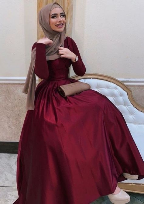 Red Dress Hijab, English Dresses, Hijab Prom Dress, Muslim Prom Dress, Hijabi Gowns, Hijab Dress Party, Estilo Hijab, Muslim Evening Dresses, Masha Allah