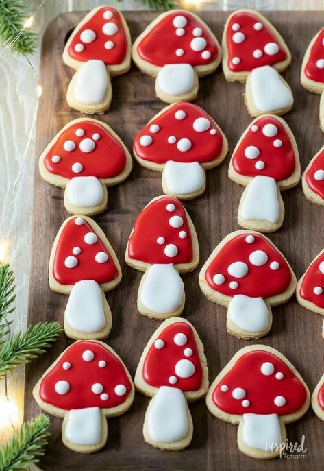 Mushroom Sugar Cookies, Orange Almond Nails, Mushroom Cookie, Mushroom Cake, Mushroom Cookies, Pastel Cupcakes, Cookie Christmas, Cookie Table, Cute Baking