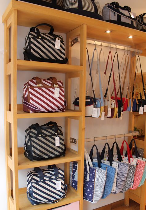 Bag Shop Interior Design Retail Stores, Purse Display Ideas Retail, Bag Store Display, Pull Up Banner Design, Purse Display, Shoe Store Design, Store Shelves Design, Handbag Display, Retail Store Interior Design