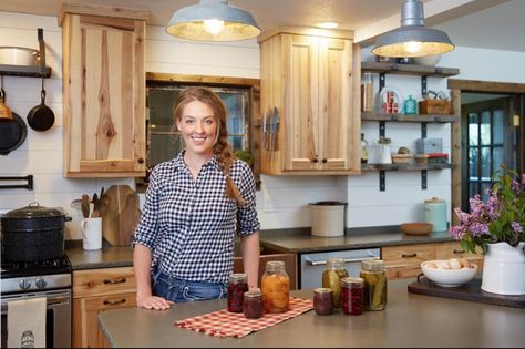 EPISODE 59 // JILL WINGER OF THE PRAIRIE HOMESTEAD — Rural Revival Jill Winger, The Prairie Homestead, Chicken Pecking, Sustainable Homestead, Prairie Homestead, Modern Homesteading, Green Bar, Farm Fresh Eggs, Preserving Food