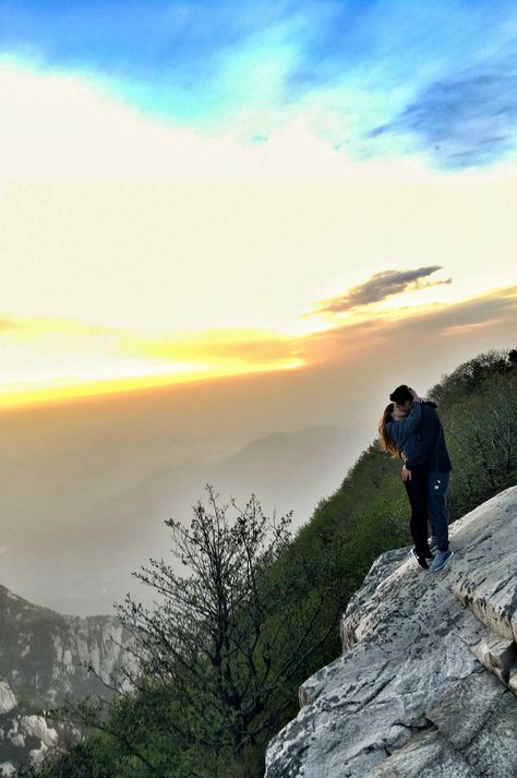 Kissing on the top of Taishan mountain // couples travel in China // Mount Tai // Kissing during the sunrise // Sunrise on the Thaishan mountain Romantic Scenes Relationships, Nourishing Recipes, Mountain Couple, Couples Travel, Public Display Of Affection, Dinner Party Themes, Physical Intimacy, Texas City, Romantic Scenes