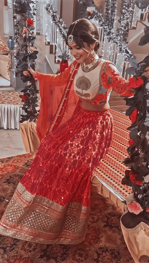 Pranali Rathod Lehenga, Akshara Dresses In Yrkkh, Pranali Rathod Yrkkh Outfits, Drape Dupatta, Frock Photos, Amrita Rao, Indian Outfits Lehenga, Pranali Rathod, Anarkali Dress Pattern