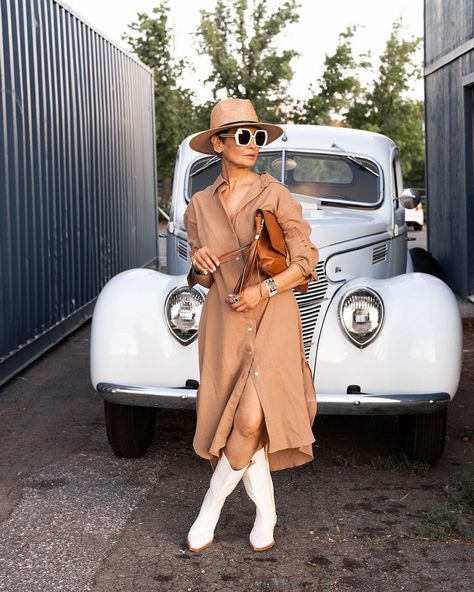 Roz Kaur (@roz_creativestylist) • Instagram photos and videos Roz Kaur, Chunky Black Sandals, Happy August, Free People Boots, Polished Casual, Interesting Place, Casual Glam, Big Sunglasses, Stripe Outfits